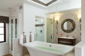 Гостиница Black Dolphin Inn  Нью Смирна Бич